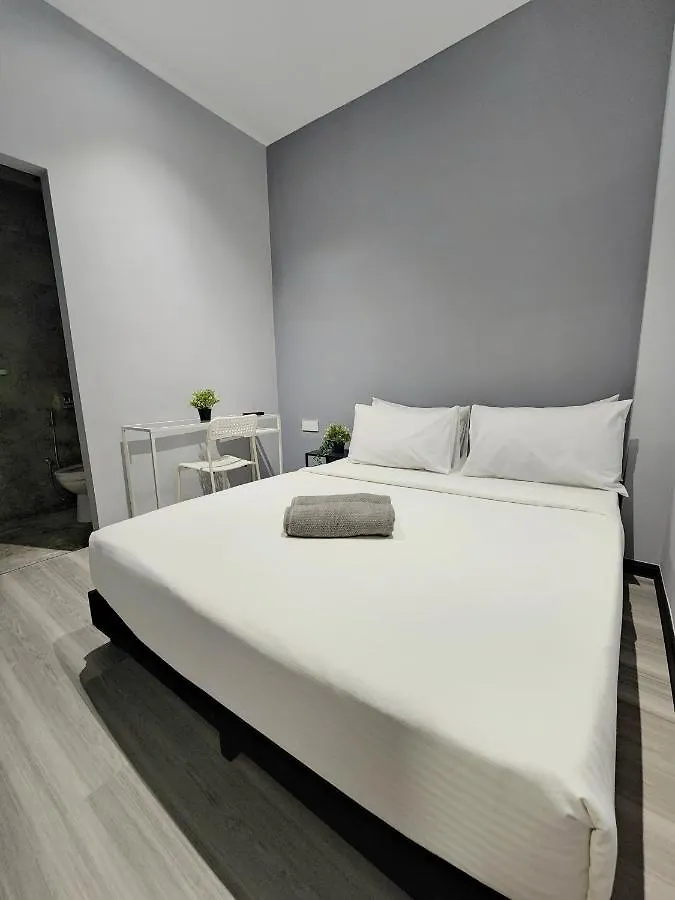 Gurney Coast Guest House By Sky Hive Джорджтаун 2*,  Малайзия