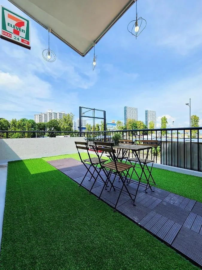 Gurney Coast Guest House By Sky Hive Джорджтаун 2*,  Малайзия